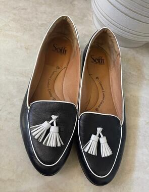 Sofft loafers black leather white trim sz 9M